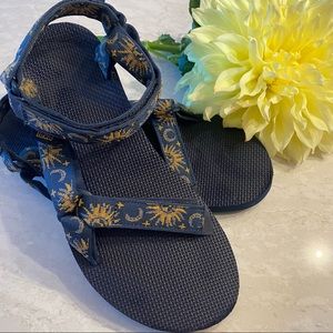 Teva Women’s Sun & Moon Print Blue Teva Sandals Size 10